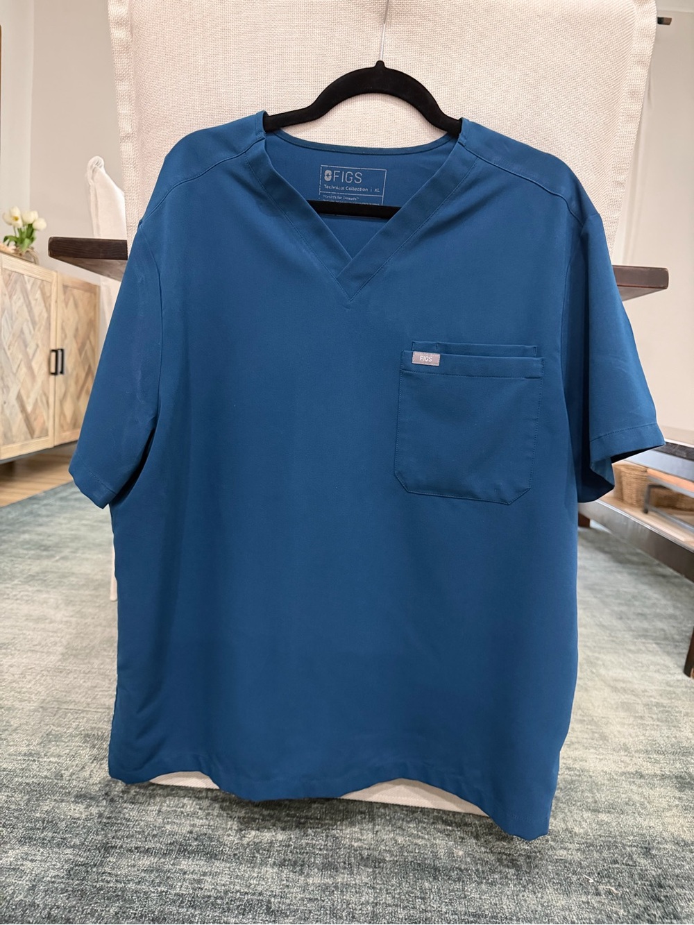 FIGS Men’s Teal V-Neck Leon 3 Pocket Scrub Top